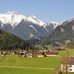 Chalet In Koenigsleiten Near Bus, Pool *