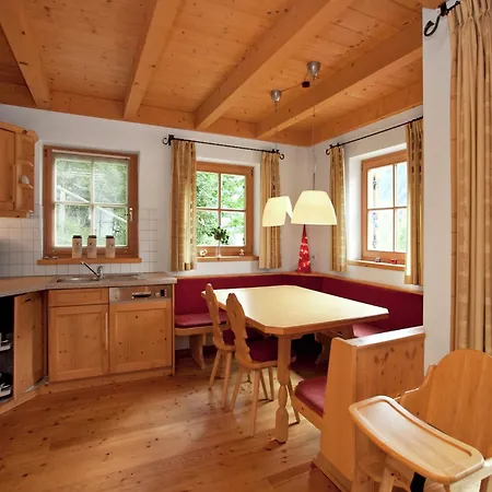 In Koenigsleiten Near Bus, Pool Вальд (Пинцгау)