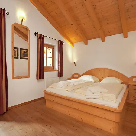 In Koenigsleiten Near Bus, Pool * Вальд (Пинцгау)