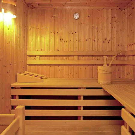 In Koenigsleiten Near Bus, Pool Шале *