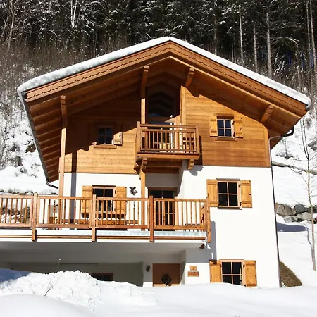 Chalet In Koenigsleiten Near Bus, Pool