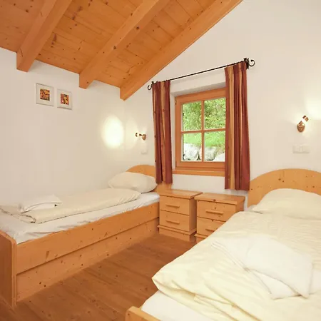 In Koenigsleiten Near Bus, Pool Вальд (Пинцгау)