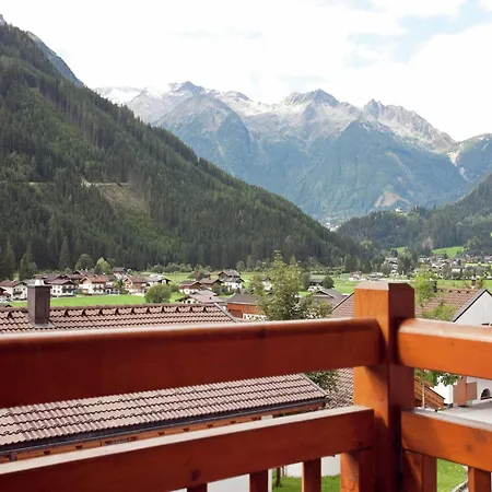 In Koenigsleiten Near Bus, Pool Вальд (Пинцгау)