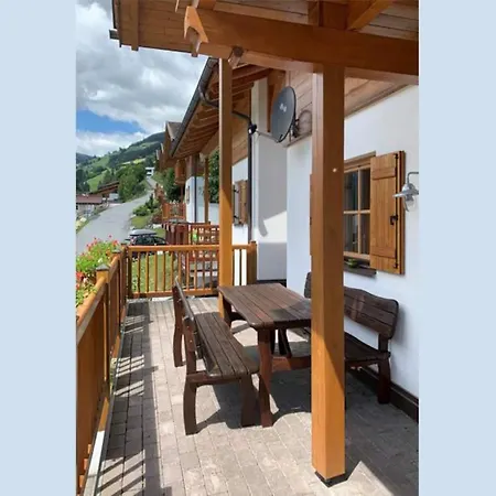 For 10 People With Access To The Swimming Pool ヴァルト・イム・ピンツガウ
