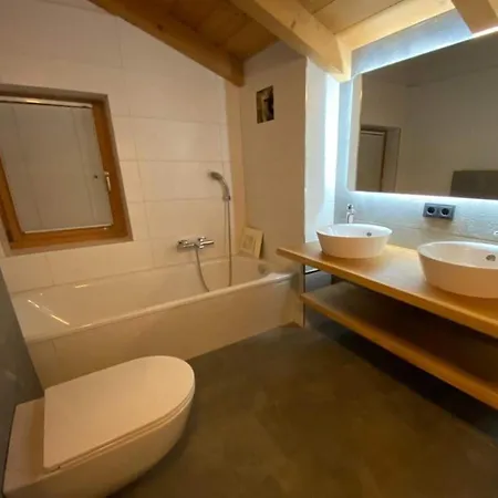 別荘 For 10 People With Access To The Swimming Pool ヴァルト・イム・ピンツガウ