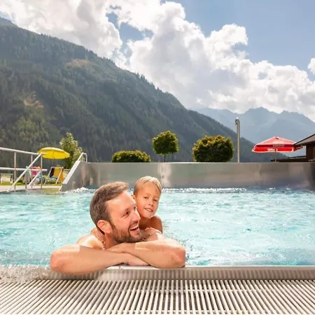 For 10 People With Access To The Swimming Pool 別荘 *