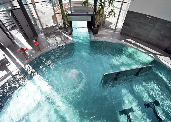 In Koenigsleiten Near Bus, Pool Dağ evi *