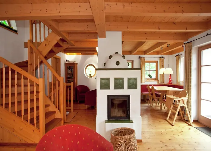 In Koenigsleiten Near Bus, Pool Dağ evi *