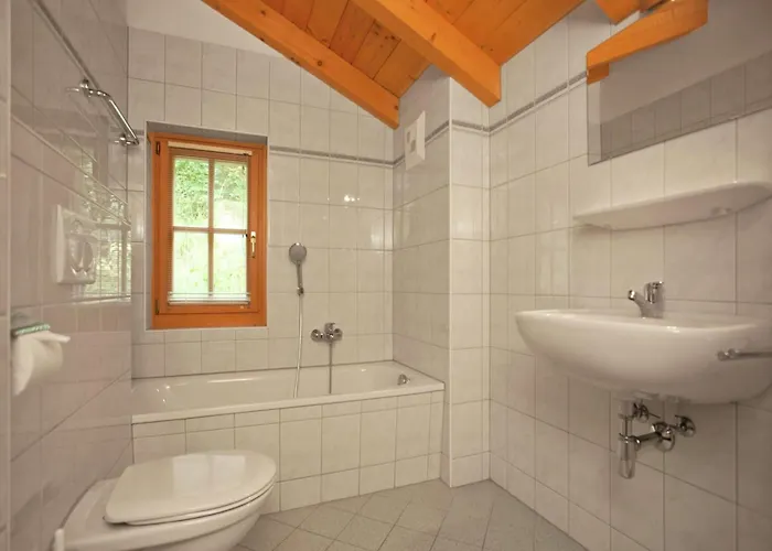 In Koenigsleiten Near Bus, Pool Dağ evi *